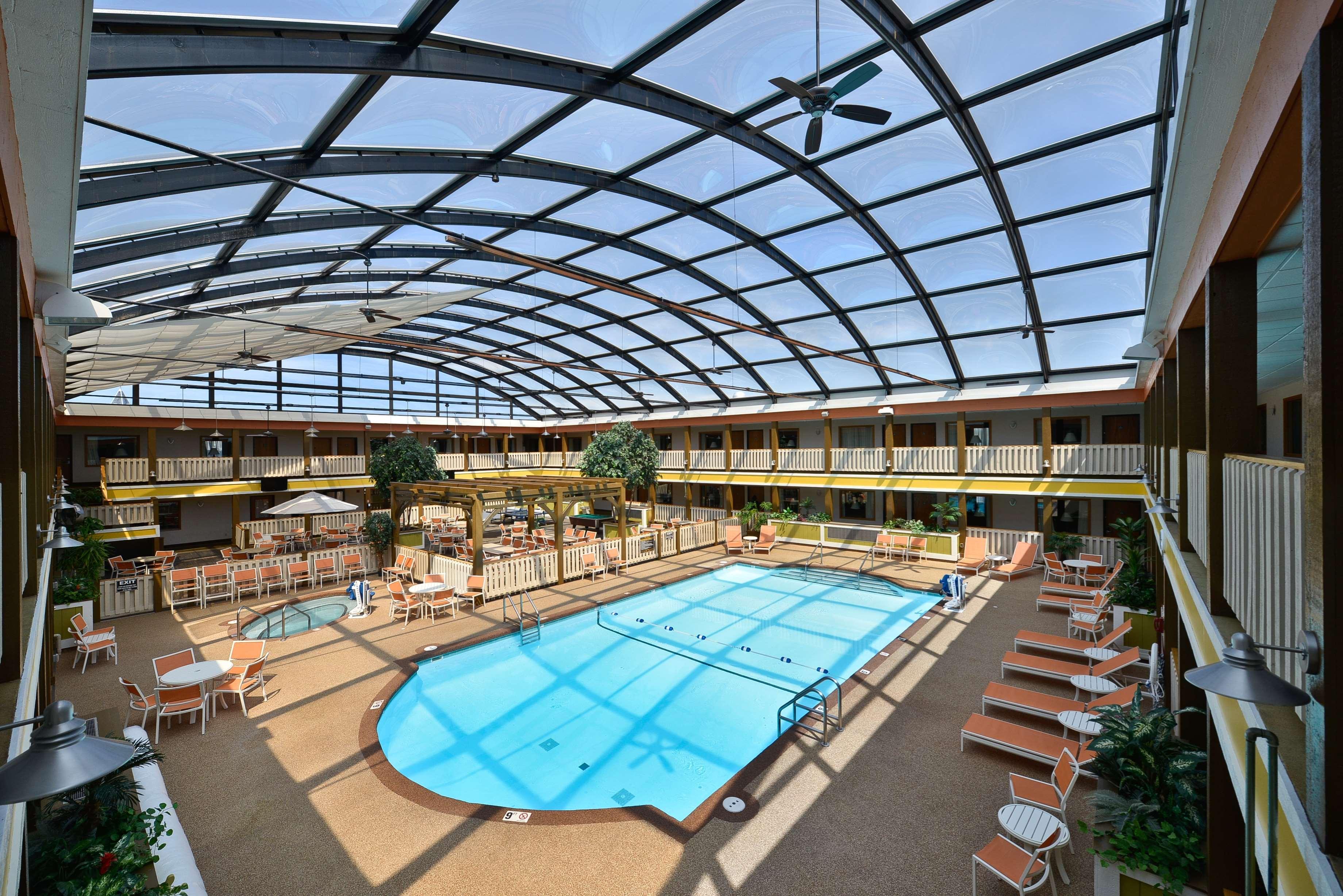 Best Western Plus Dubuque Hotel And Conference Center Exterior photo