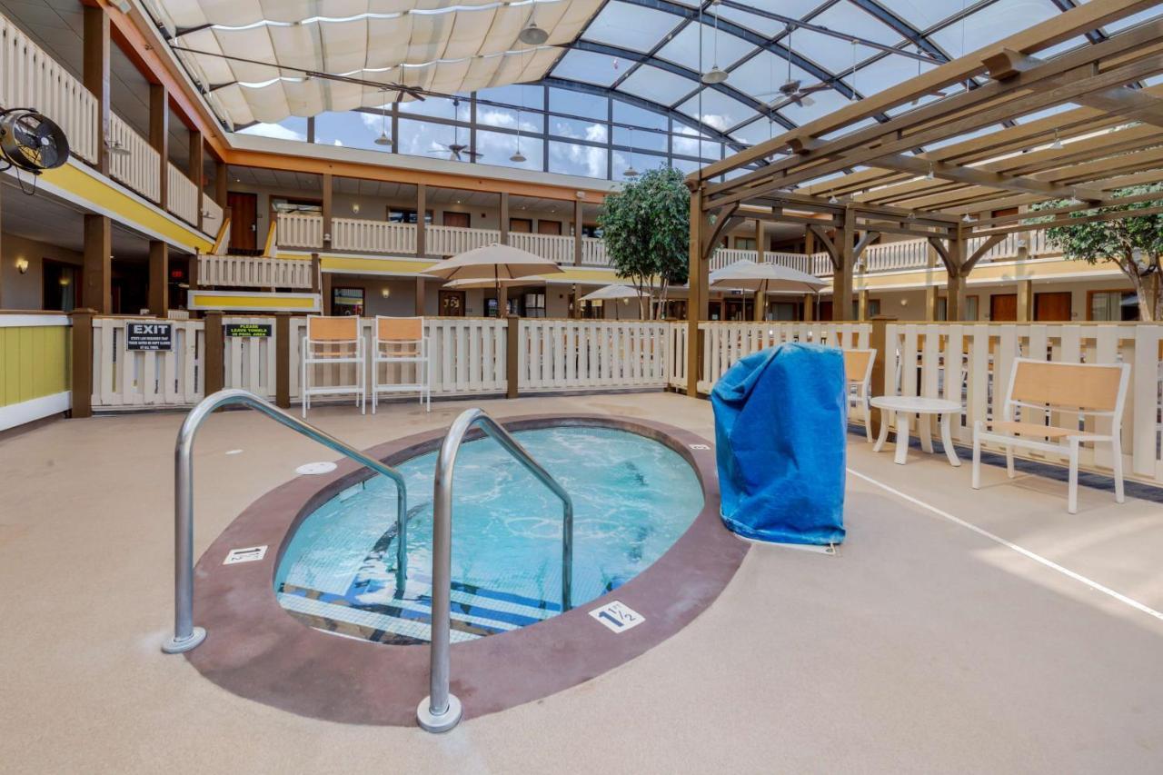 Best Western Plus Dubuque Hotel And Conference Center Exterior photo