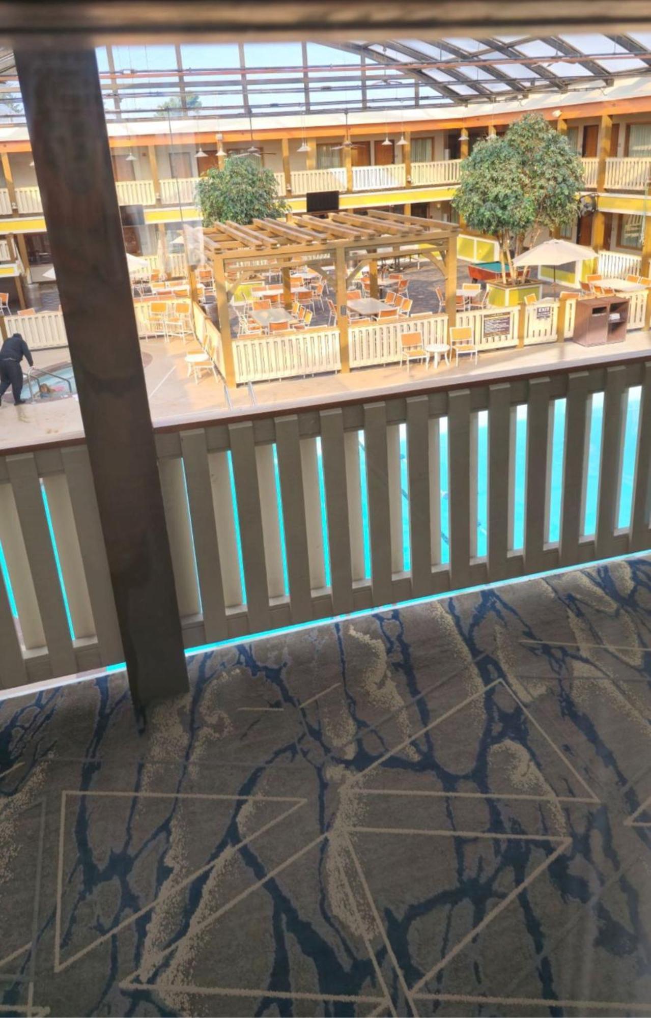 Best Western Plus Dubuque Hotel And Conference Center Exterior photo